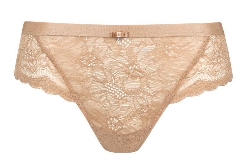 Lingerie By M - Lisca EVELYN String Almond - EVELYN String 22194Ontdek verleidelijke elegantie met de Lisca String uit de Serie Evelyn. Stijlvol en comfortabel. Bestel nu voor een onweerstaanbare uitstraling